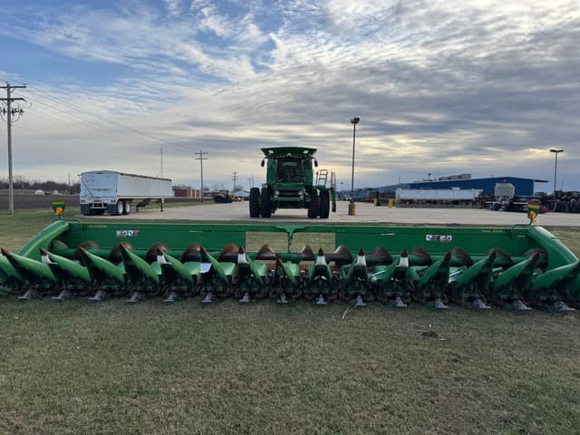 Image of John Deere 618C equipment image 3