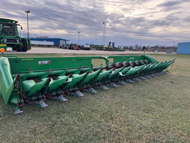 Image of John Deere 618C equipment image 2