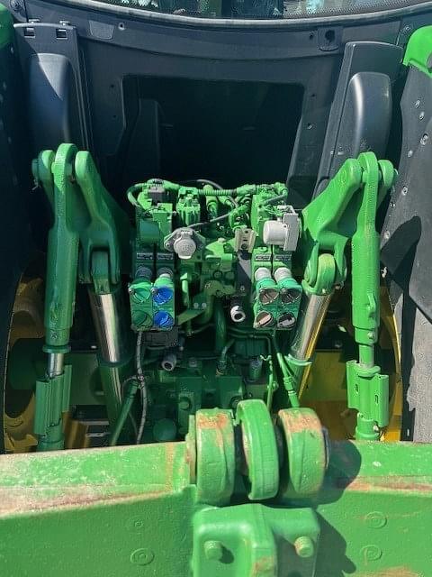 Image of John Deere 6190R equipment image 4