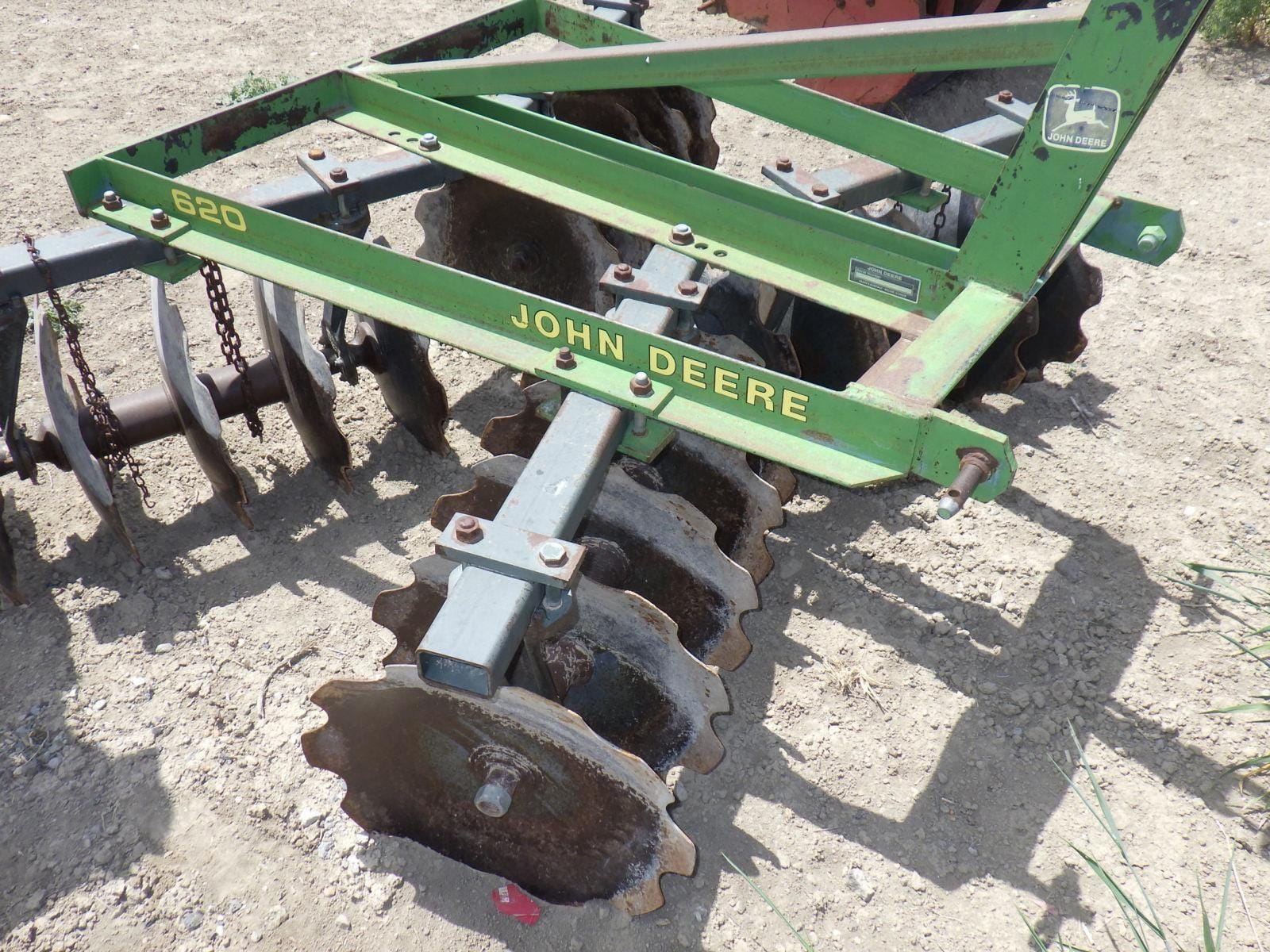 John Deere 620 Equipment Image0
