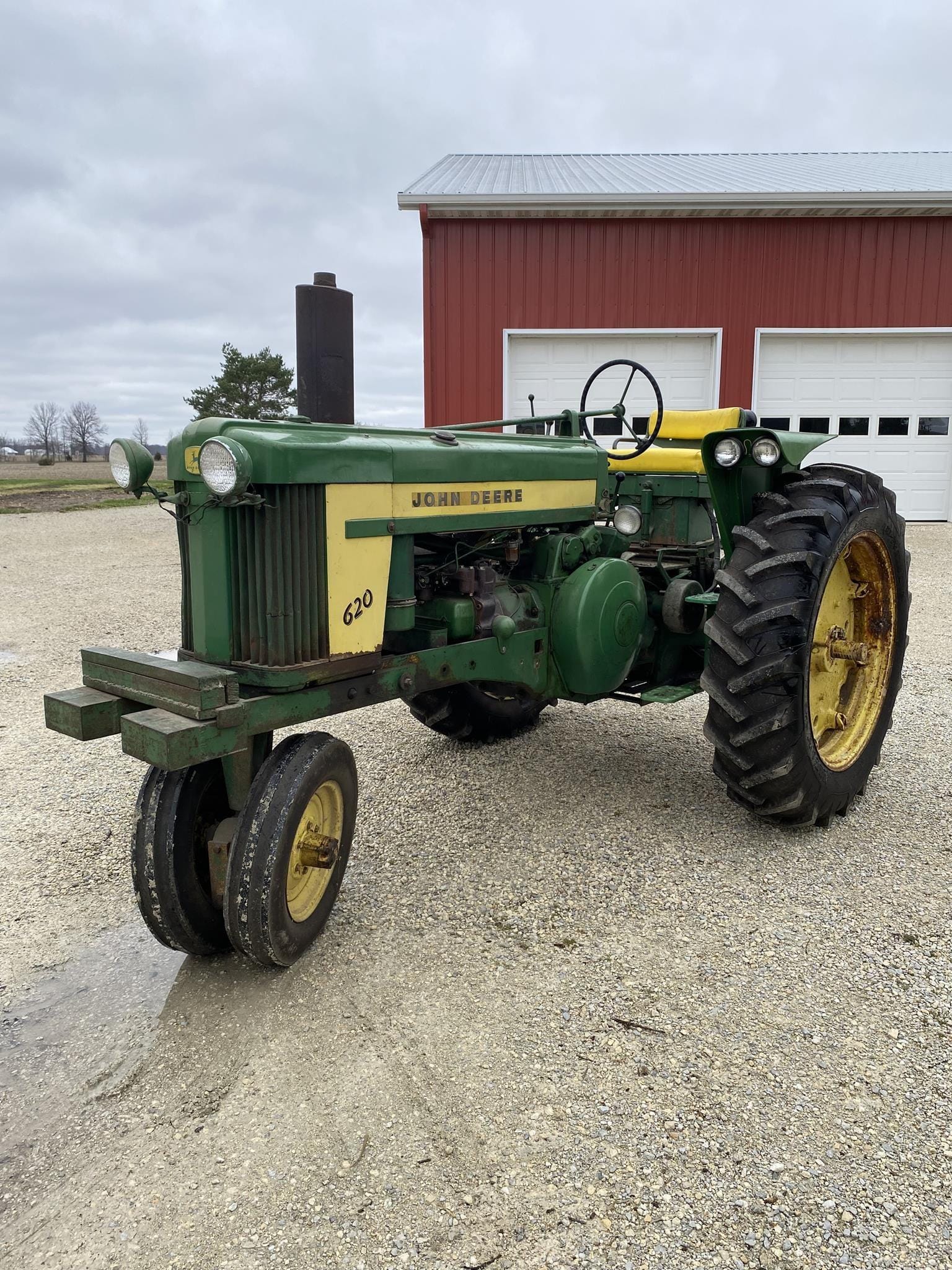 John Deere 620 Equipment Image0