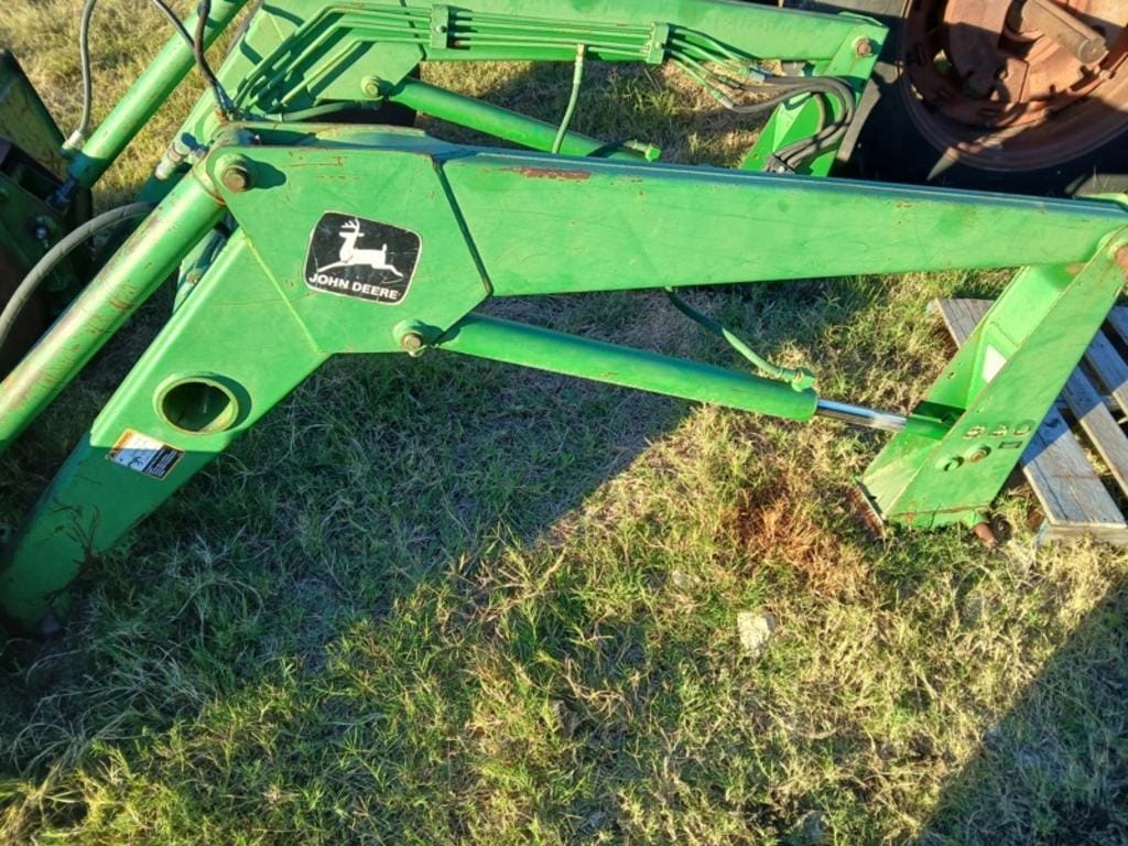 John Deere 620 Equipment Image0