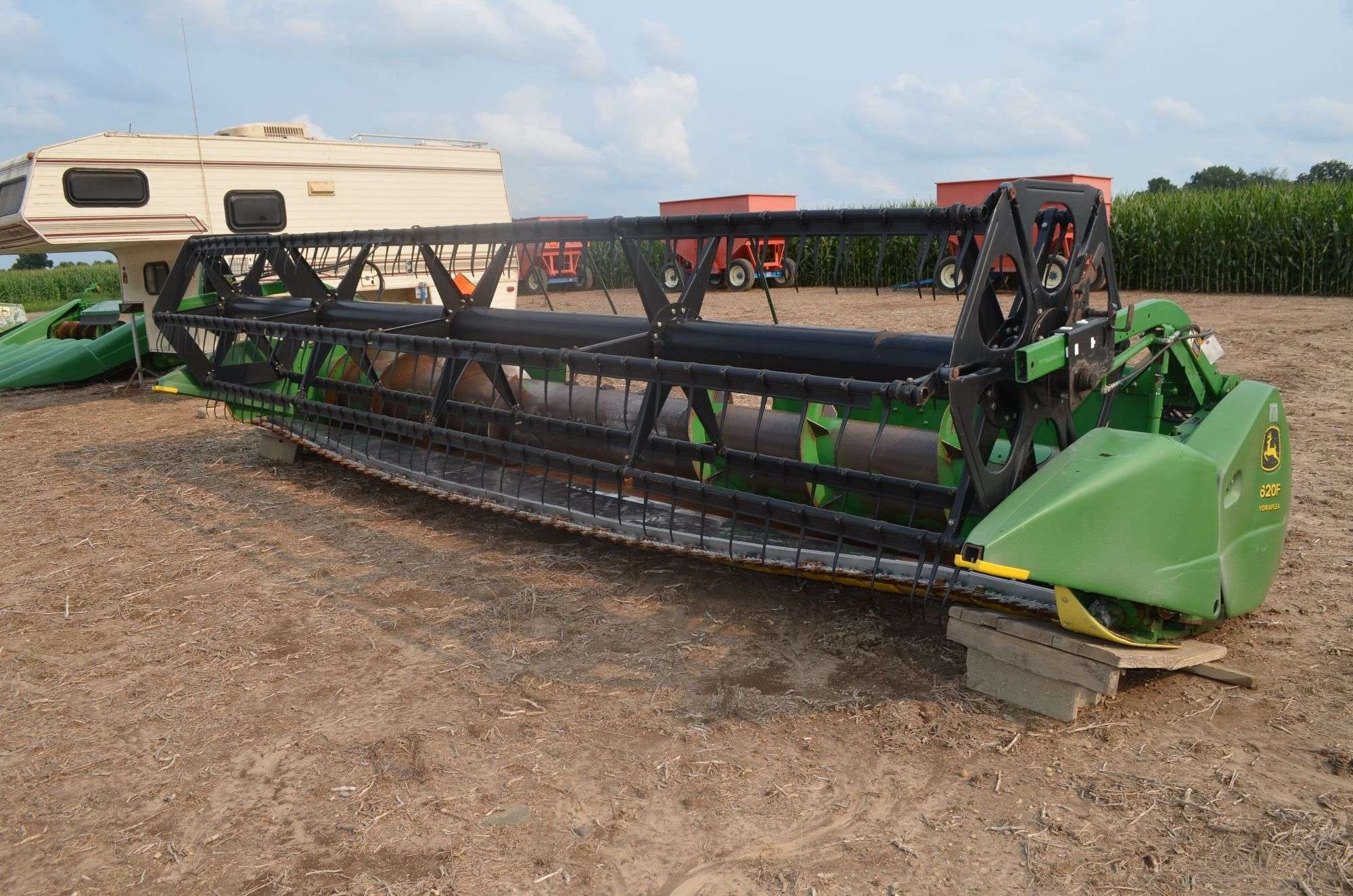 John Deere 620 Equipment Image0