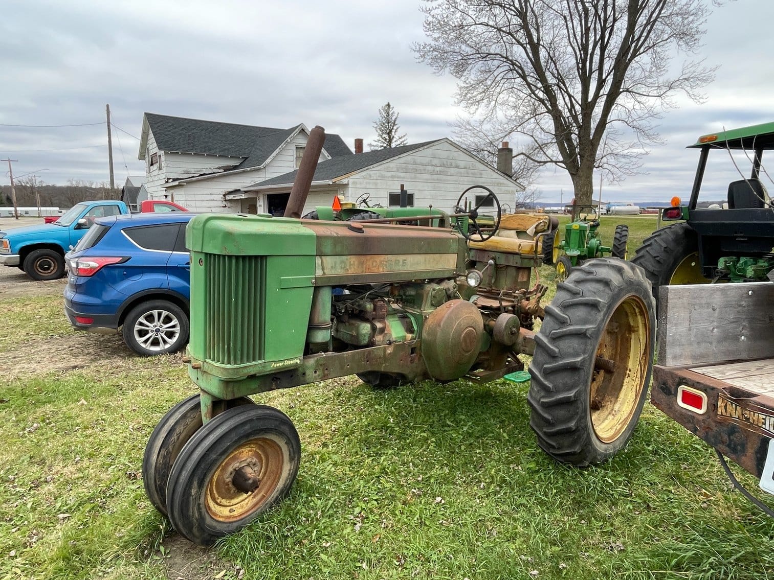 John Deere 620 Equipment Image0
