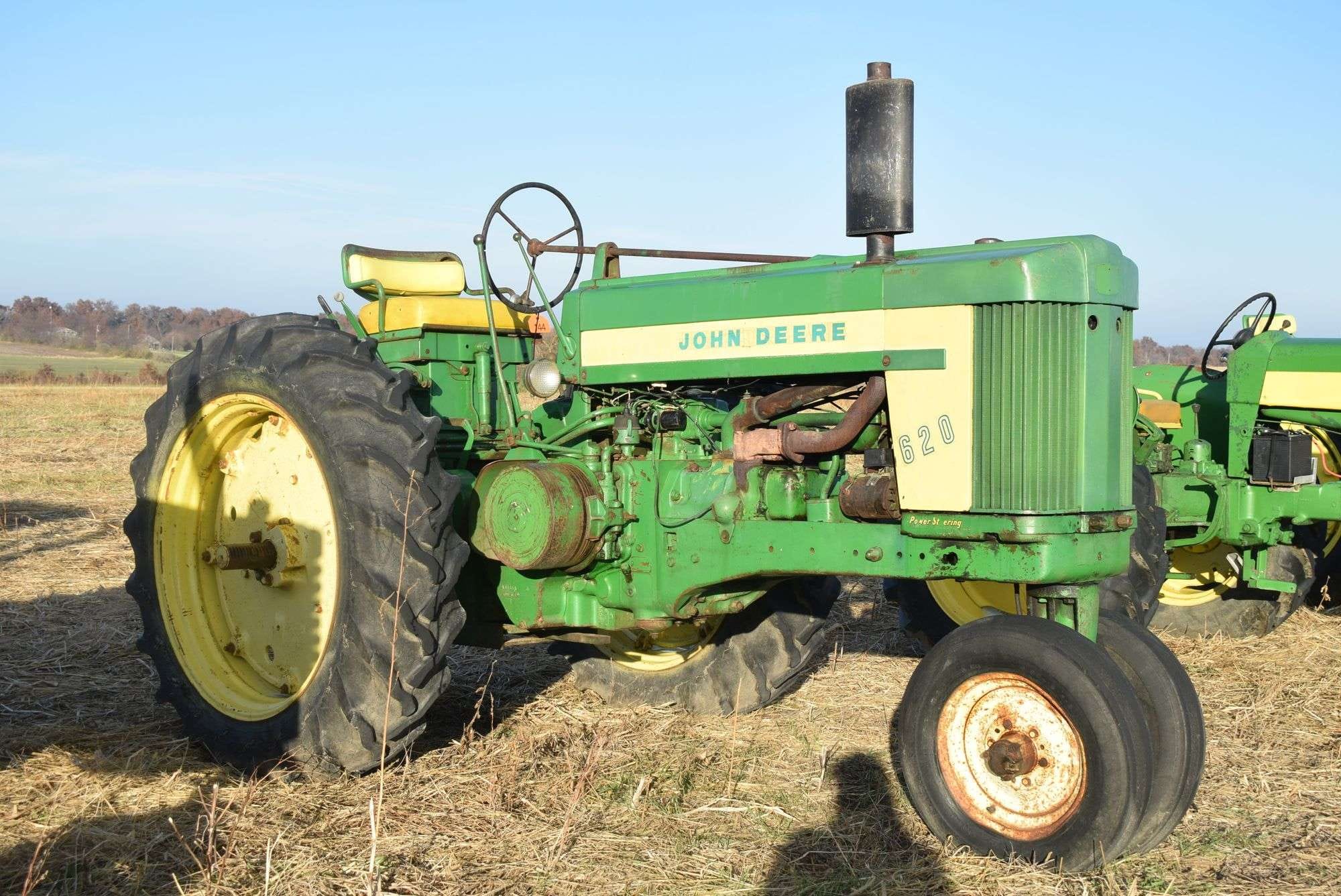 John Deere 620 Equipment Image0