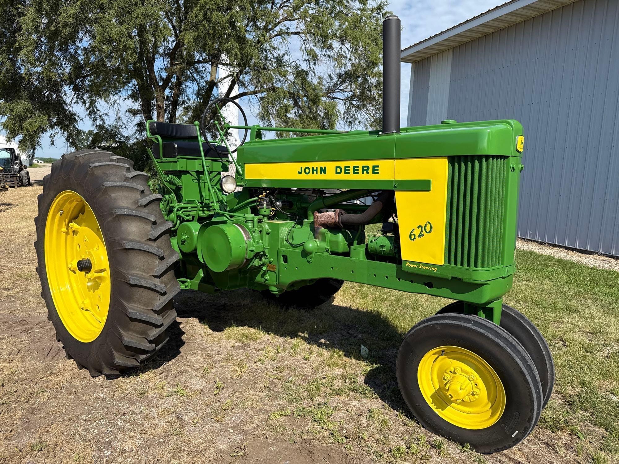 John Deere 620 Equipment Image0