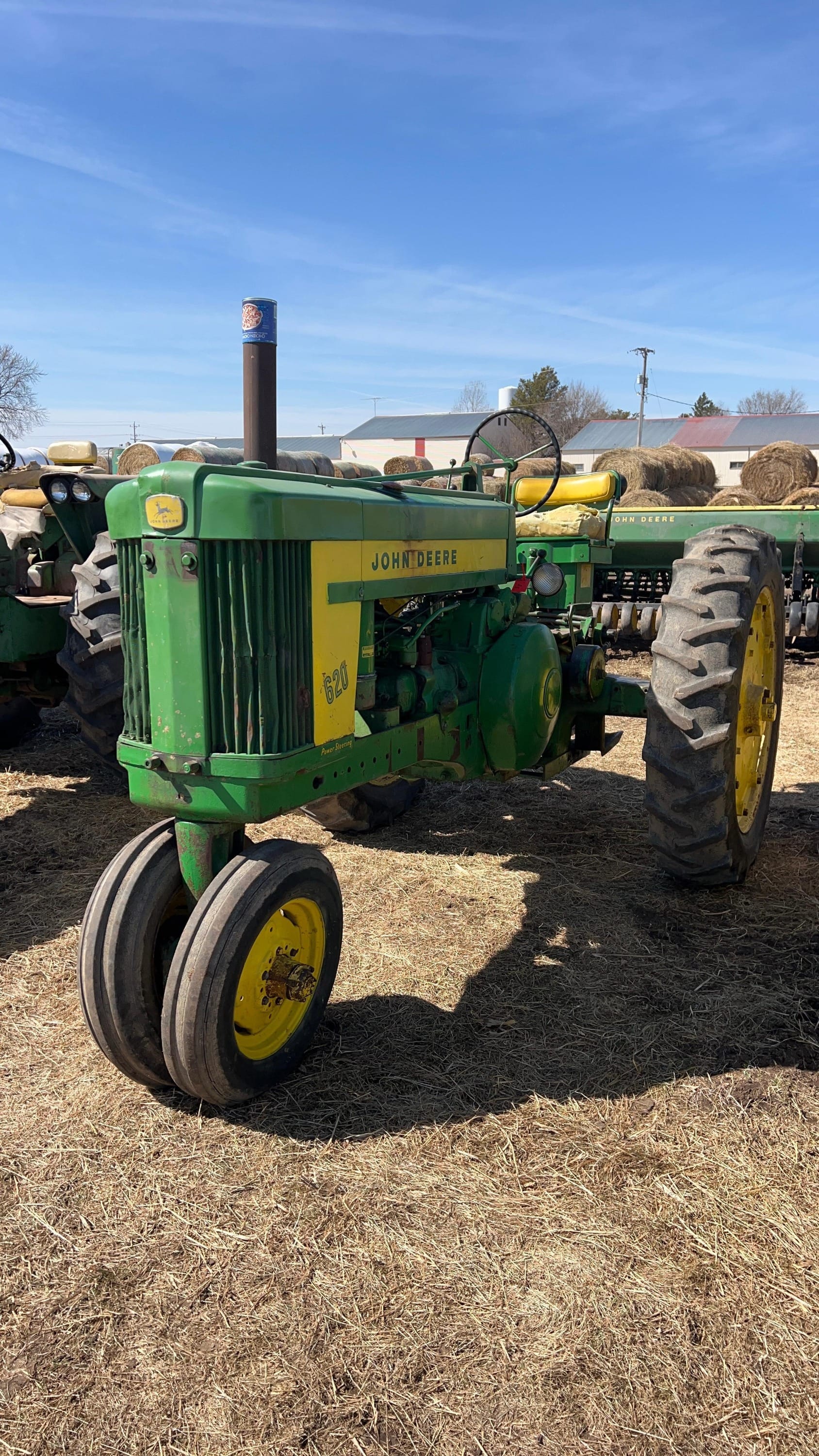 John Deere 620 Equipment Image0