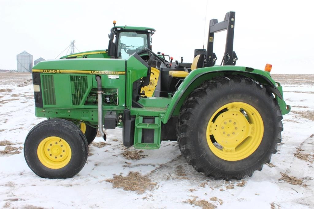 1996 John Deere 6200L Equipment Image0