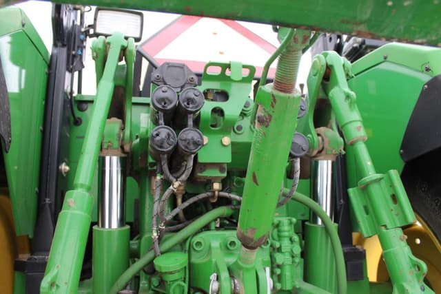 Image of John Deere 6200L equipment image 4