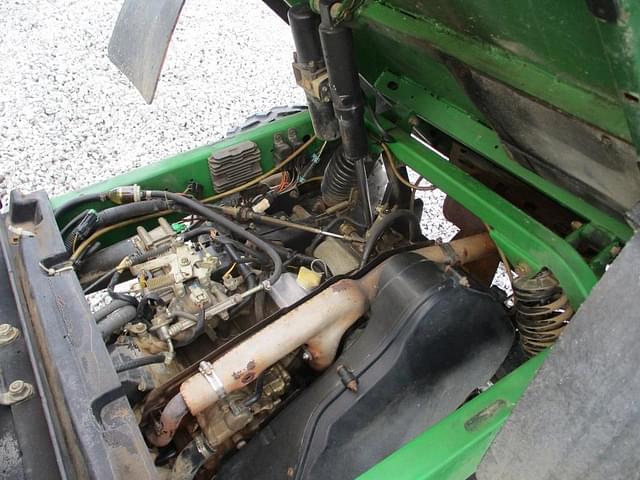 Image of John Deere Gator XUV 620i equipment image 4