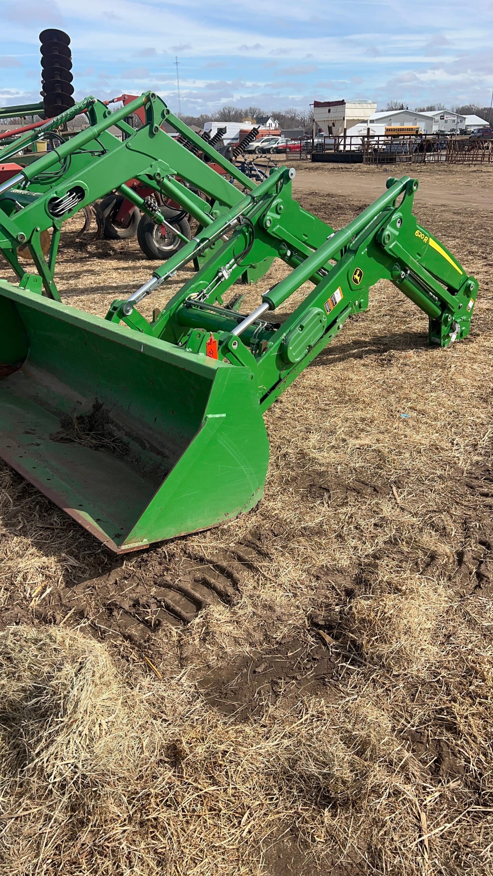 John Deere 620R Equipment Image0