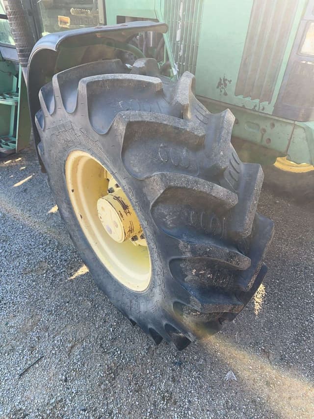 Image of John Deere 6210 equipment image 4