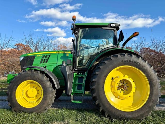 Image of John Deere 6210R equipment image 1