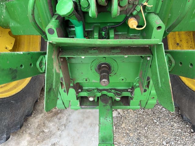 Image of John Deere 6215R equipment image 4