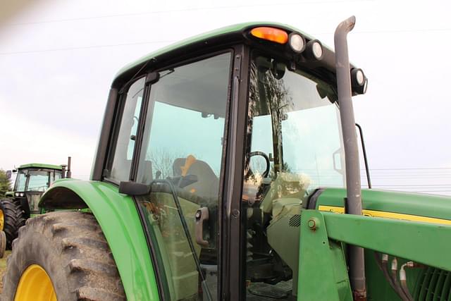 Image of John Deere 6220 equipment image 4