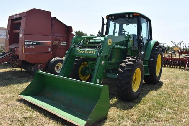 Image of John Deere 6220 equipment image 2
