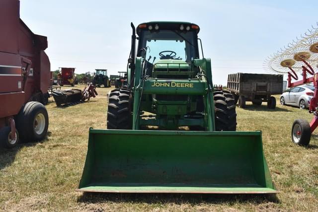Image of John Deere 6220 equipment image 1