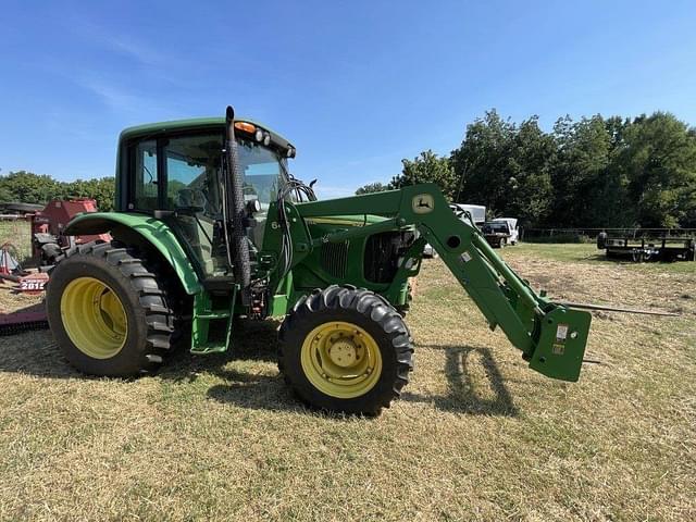 Image of John Deere 6220 equipment image 1