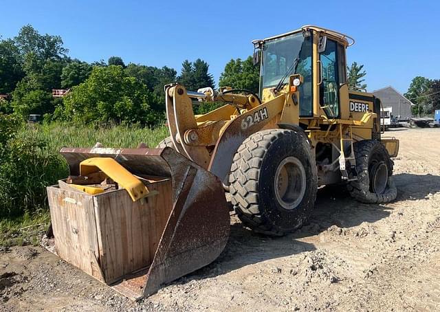 Image of John Deere 624H equipment image 1
