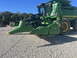 John Deere 625F Image