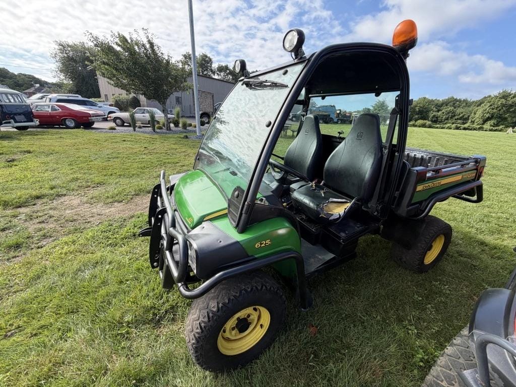John Deere Gator XUV 625i Equipment Image0