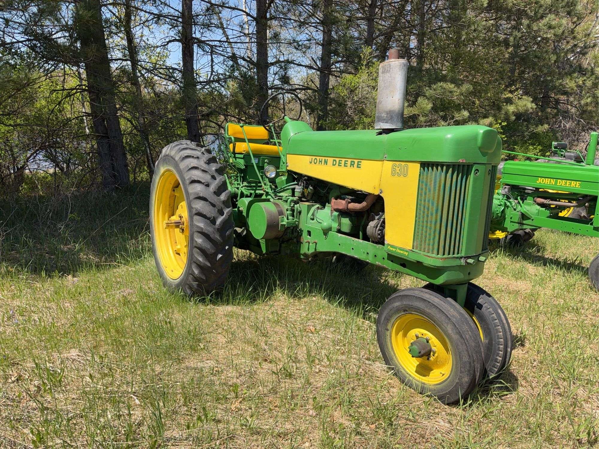 John Deere 630 Equipment Image0