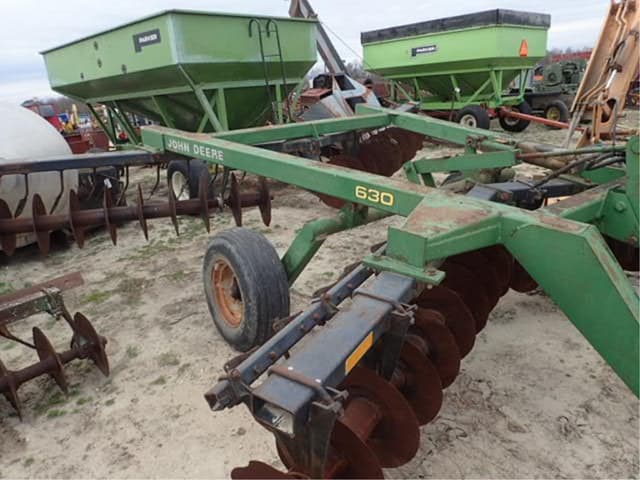 Image of John Deere 630 equipment image 1