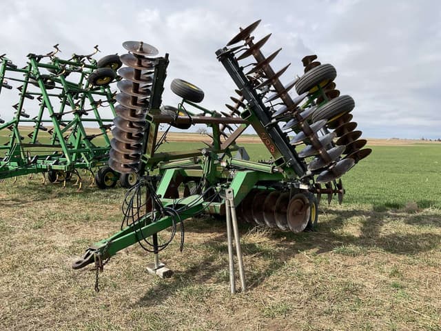 Image of John Deere 630 equipment image 1