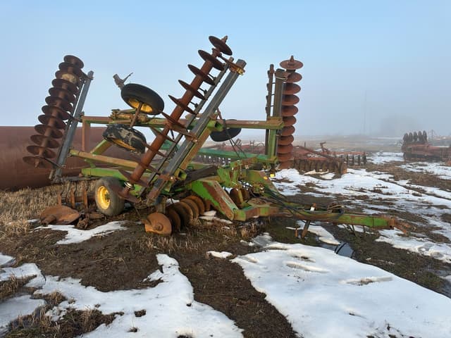 Image of John Deere 630 equipment image 1