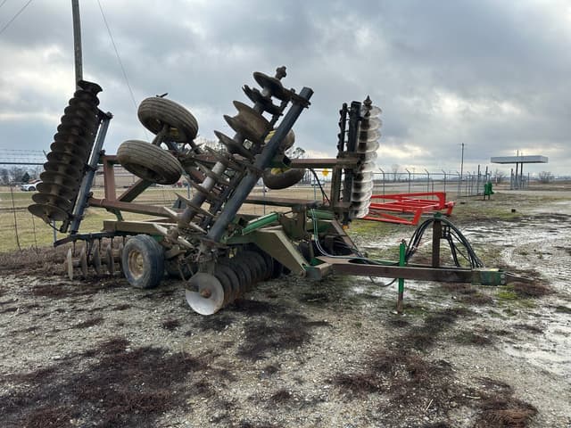 Image of John Deere 630 equipment image 1