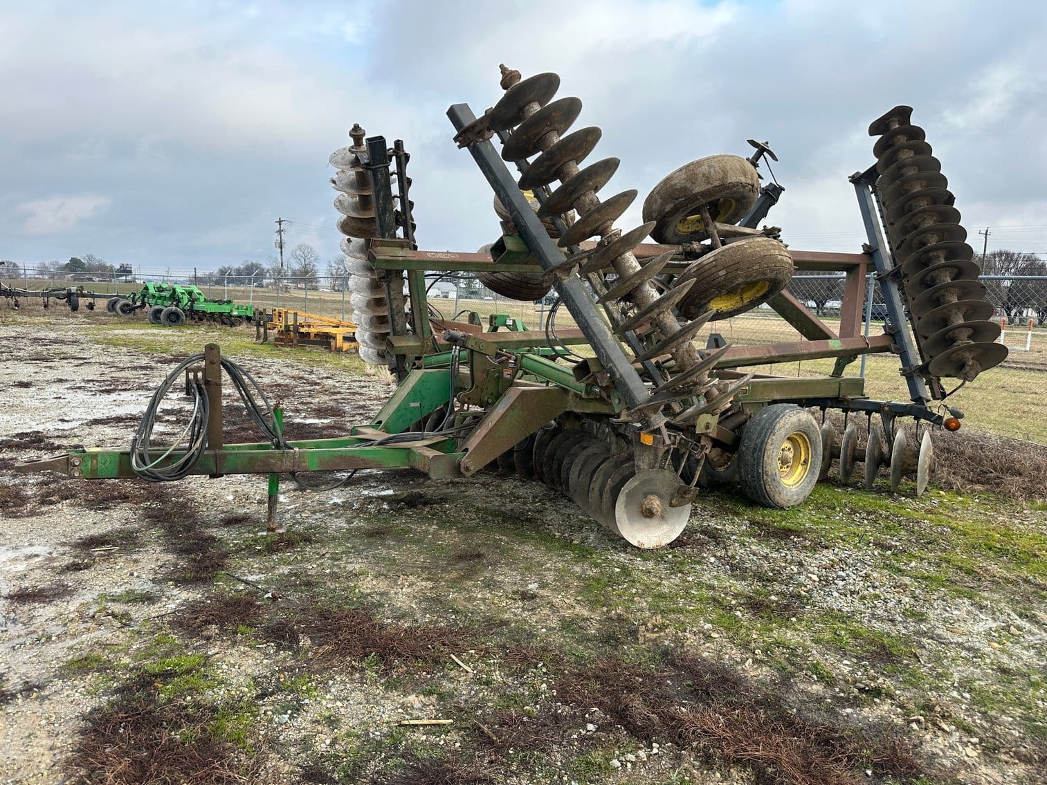 John Deere 630 Equipment Image0