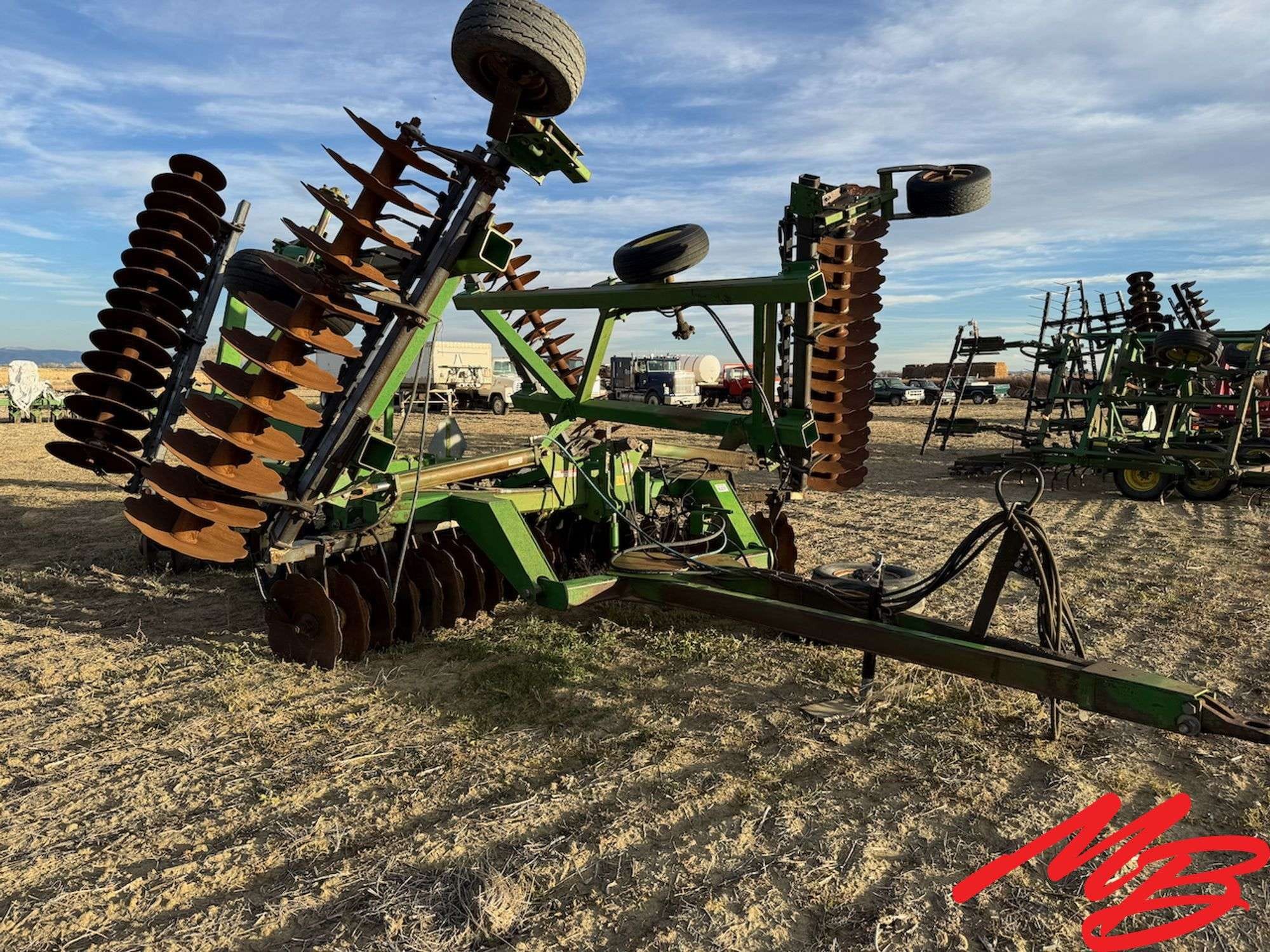 John Deere 630 Equipment Image0