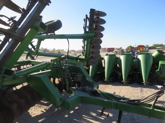Image of John Deere 630 equipment image 3
