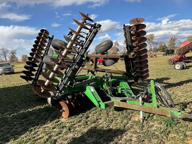 Image of John Deere 630 equipment image 1