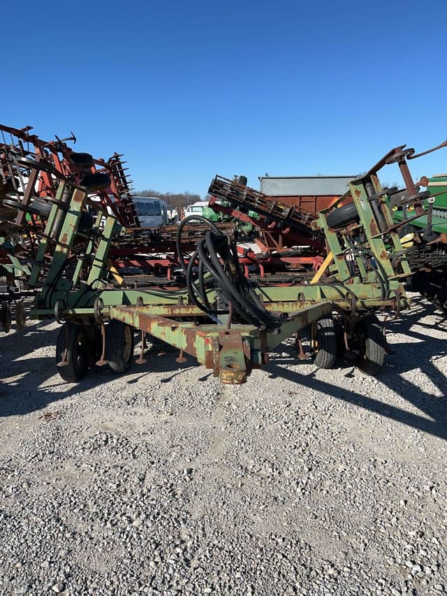 Image of John Deere 630 equipment image 1