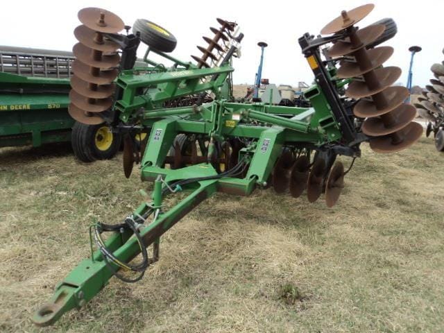 John Deere 630 Equipment Image0