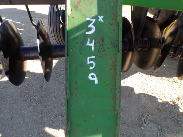 Image of John Deere 630 equipment image 1