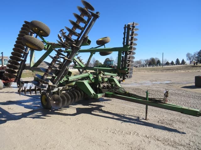 Image of John Deere 630 equipment image 1