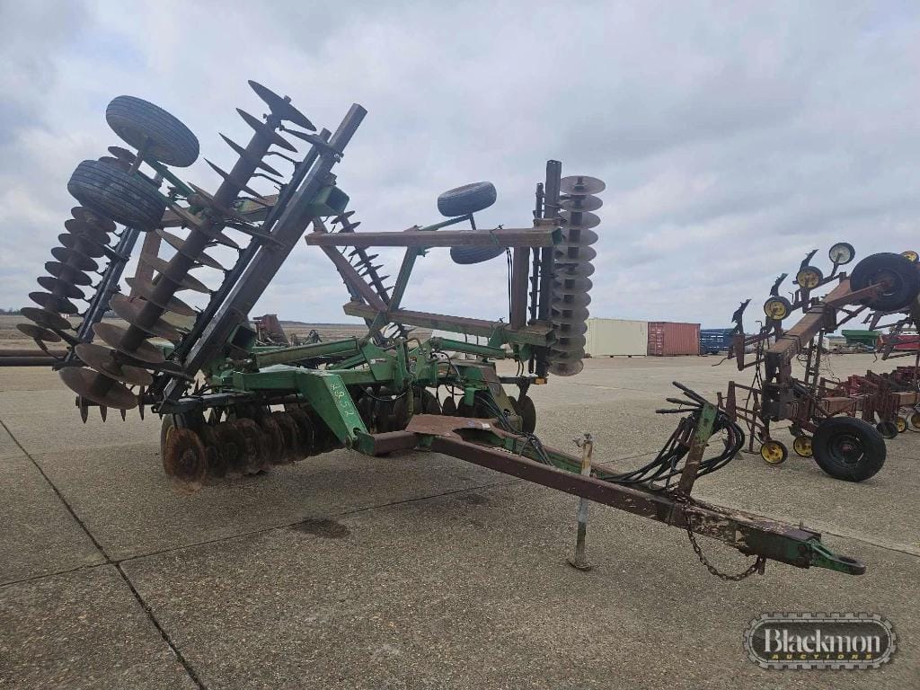 John Deere 630 Equipment Image0