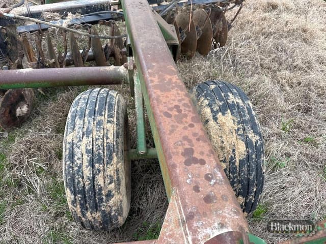 Image of John Deere 630 equipment image 4