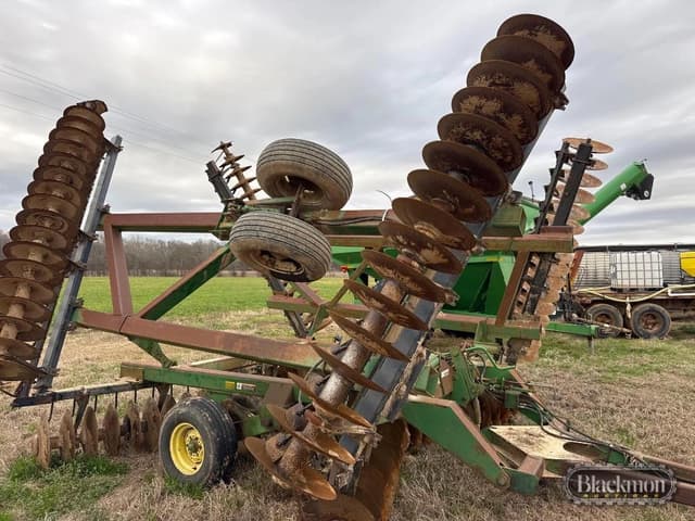 Image of John Deere 630 equipment image 1