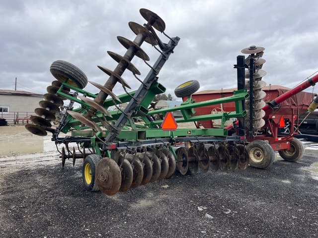 Image of John Deere 630 equipment image 1