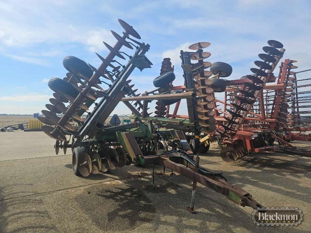 John Deere 630 Equipment Image0