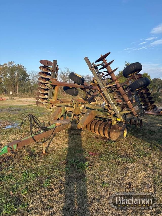 Image of John Deere 630 equipment image 1