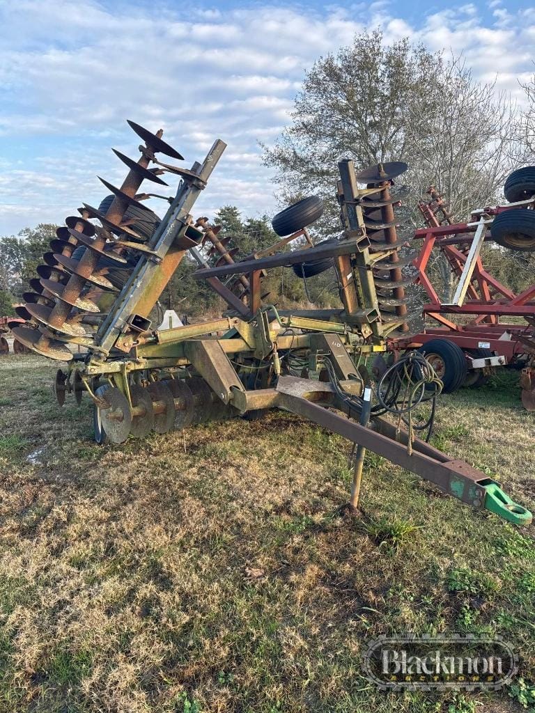 John Deere 630 Equipment Image0