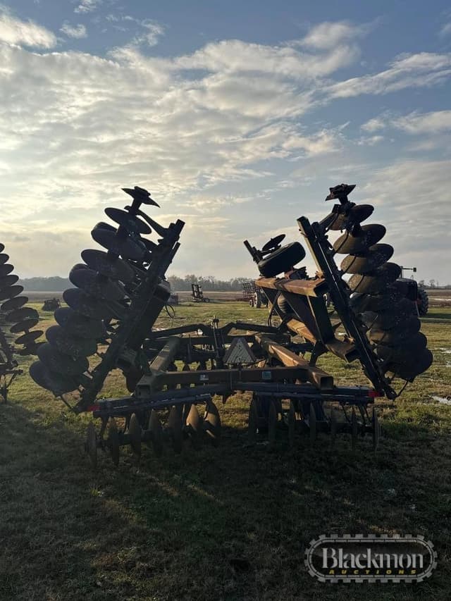 Image of John Deere 630 equipment image 2