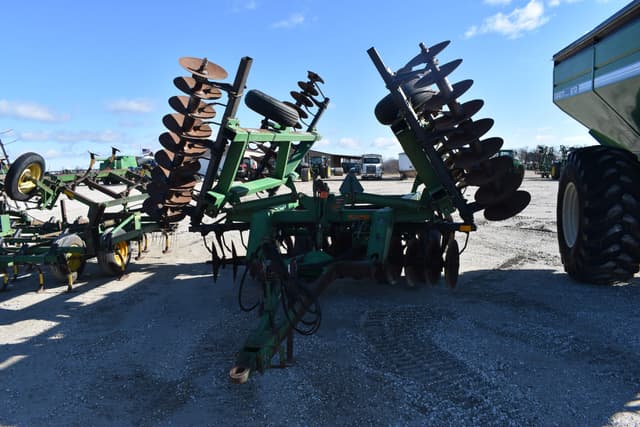 Image of John Deere 630 equipment image 1