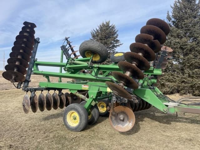 Image of John Deere 630 equipment image 1