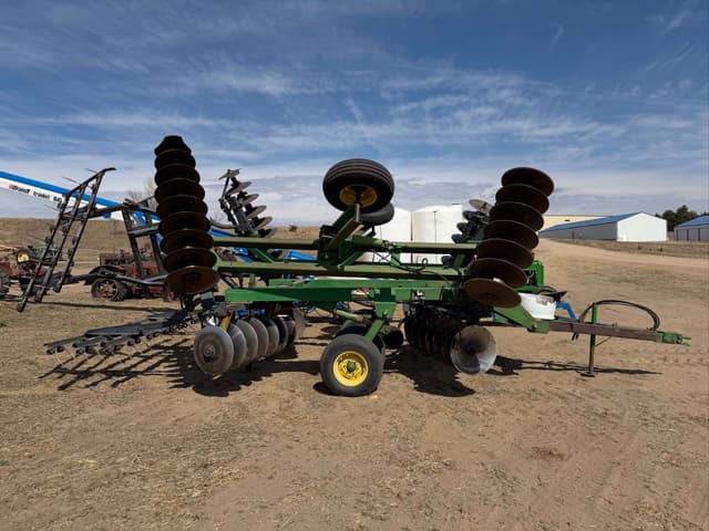 Image of John Deere 630 equipment image 3