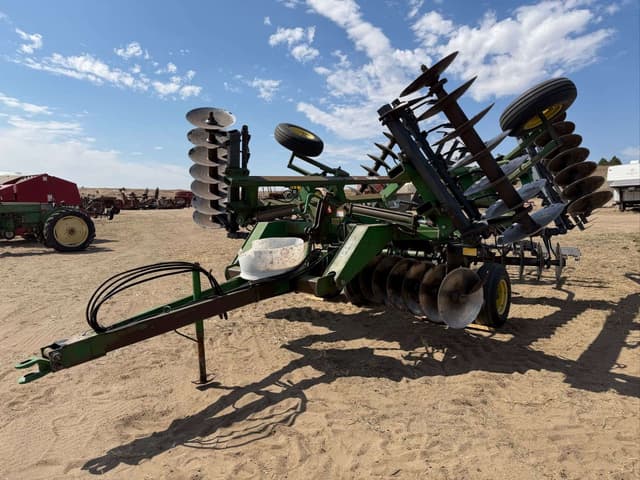 Image of John Deere 630 equipment image 1